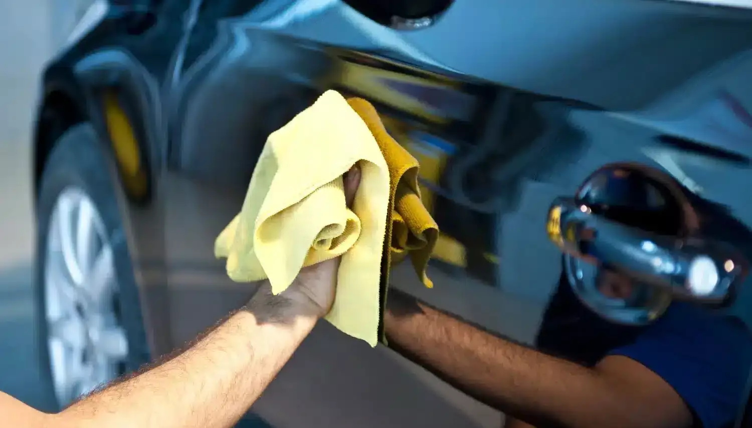 Wiping Rinseless Wash Solution off black car
